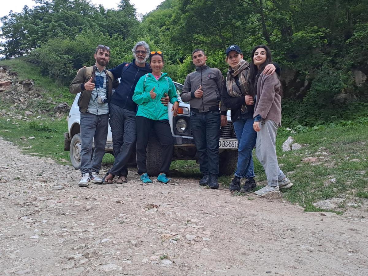 Xinaliq Khinalig Izzet'S Riverside Home Stay Exterior photo