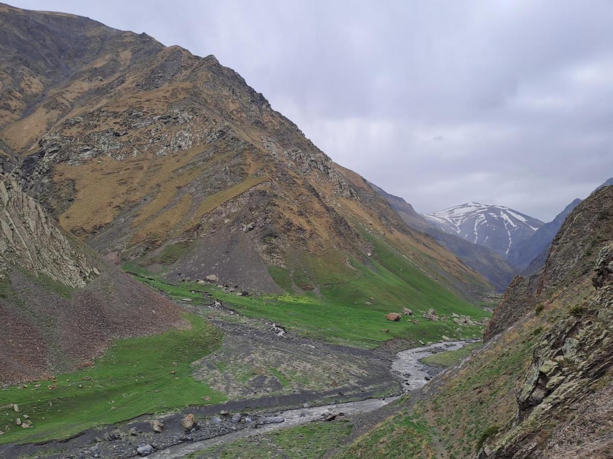 Xinaliq Khinalig Izzet'S Riverside Home Stay Exterior photo
