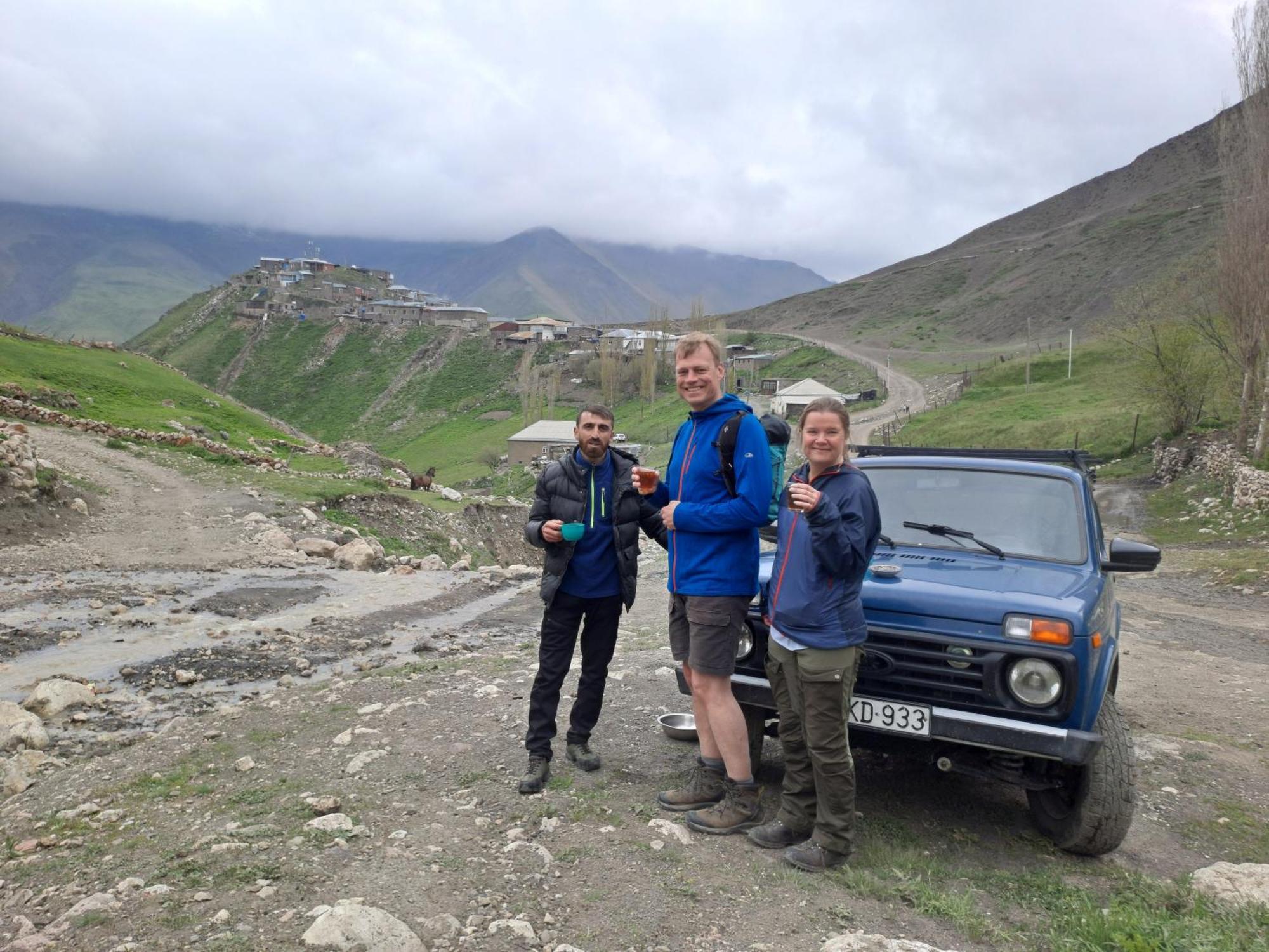 Xinaliq Khinalig Izzet'S Riverside Home Stay Exterior photo