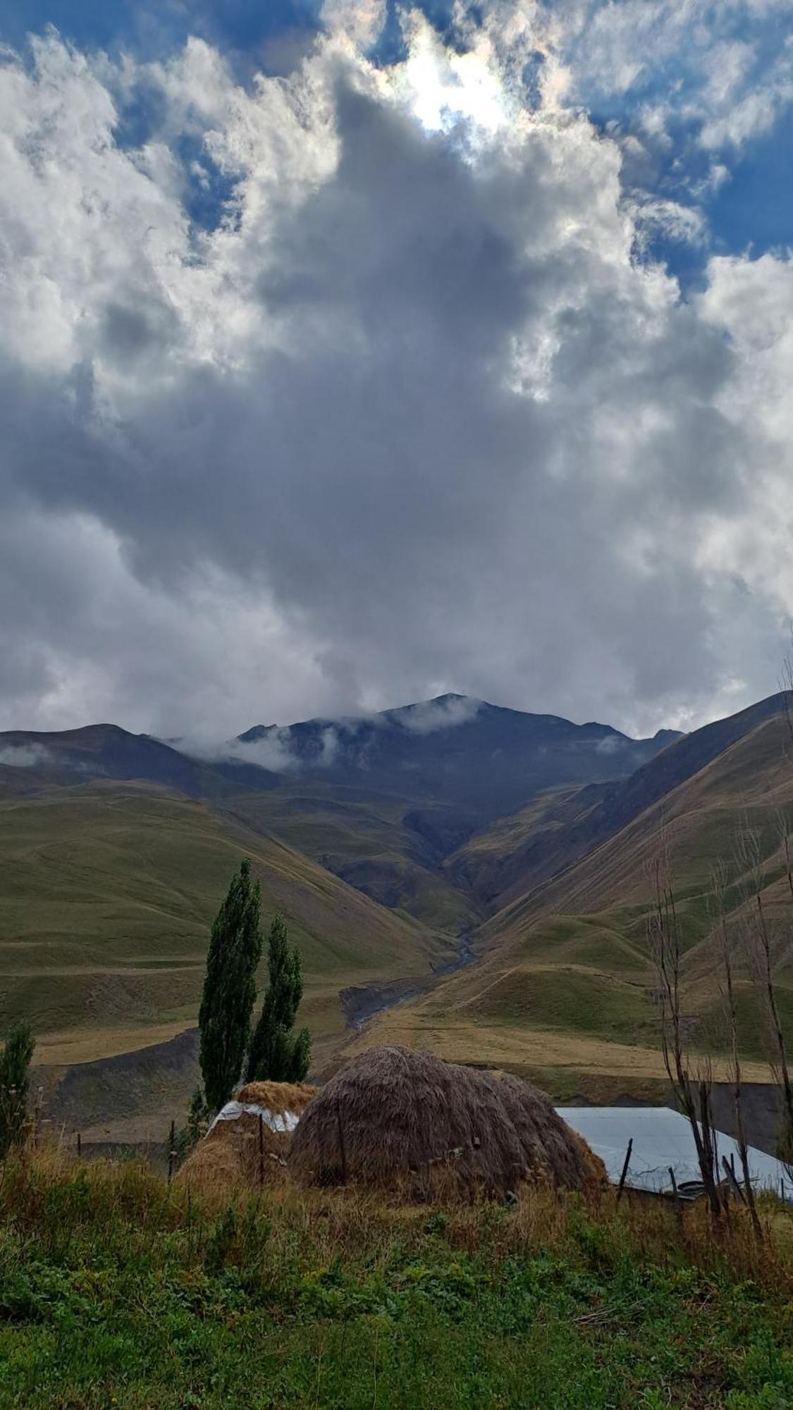 Xinaliq Khinalig Izzet'S Riverside Home Stay Exterior photo